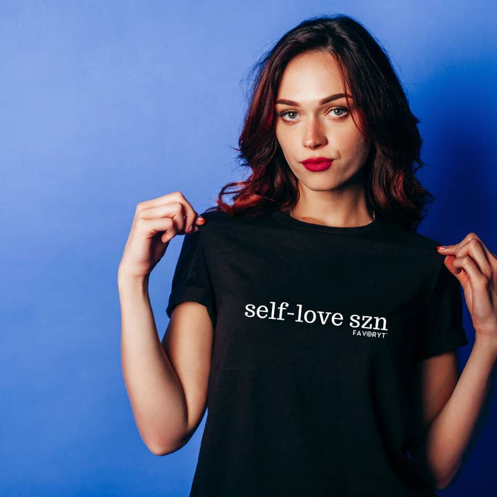 Maglietta FAVORYT stagione dell'amor proprio per la vendita all'ingrosso da parte di FAVORYT Brand