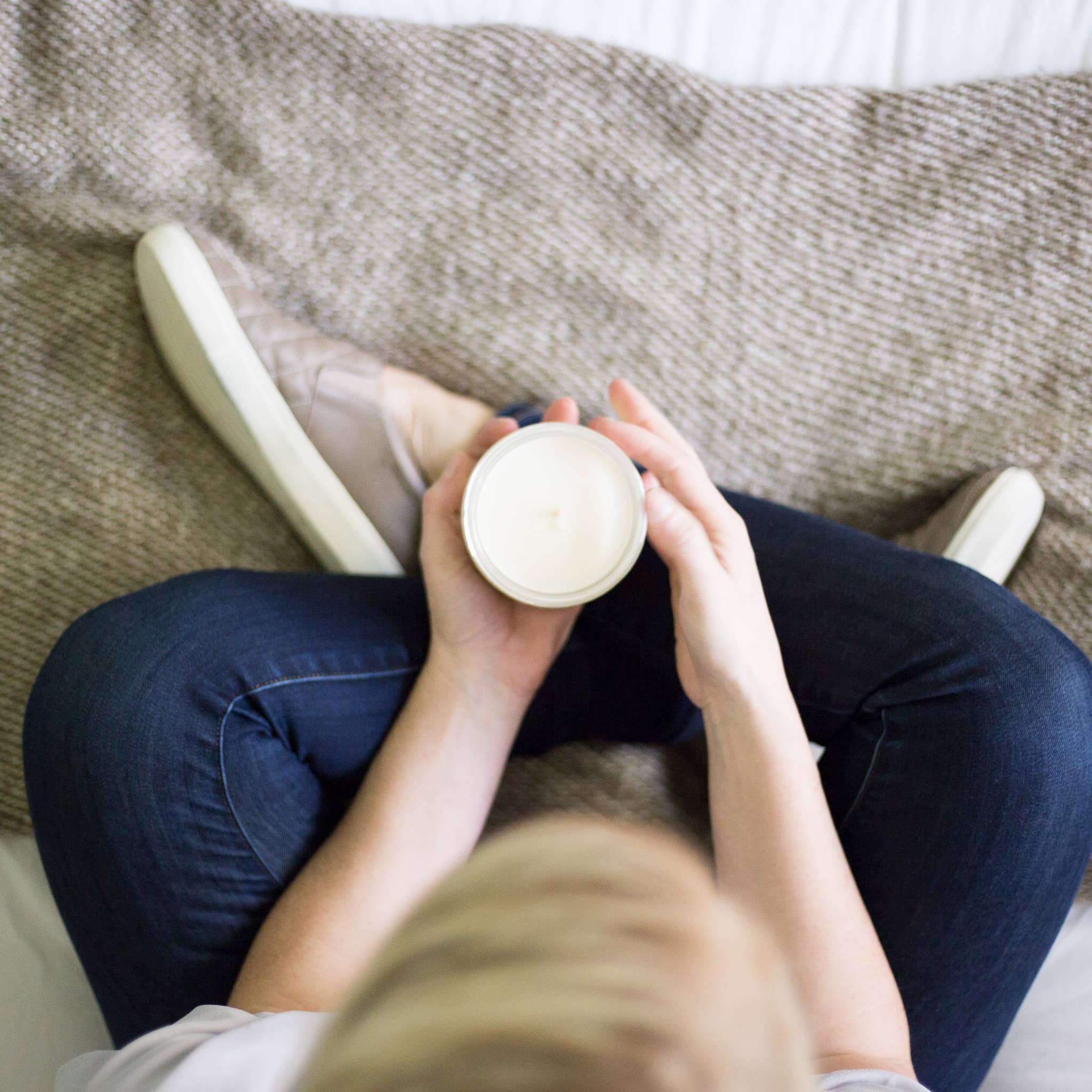 Acacia Accents - Wholesale Jar/Filled Candle - Vanilla & Cedar | Minimal Candle | 8oz Soy Candle2