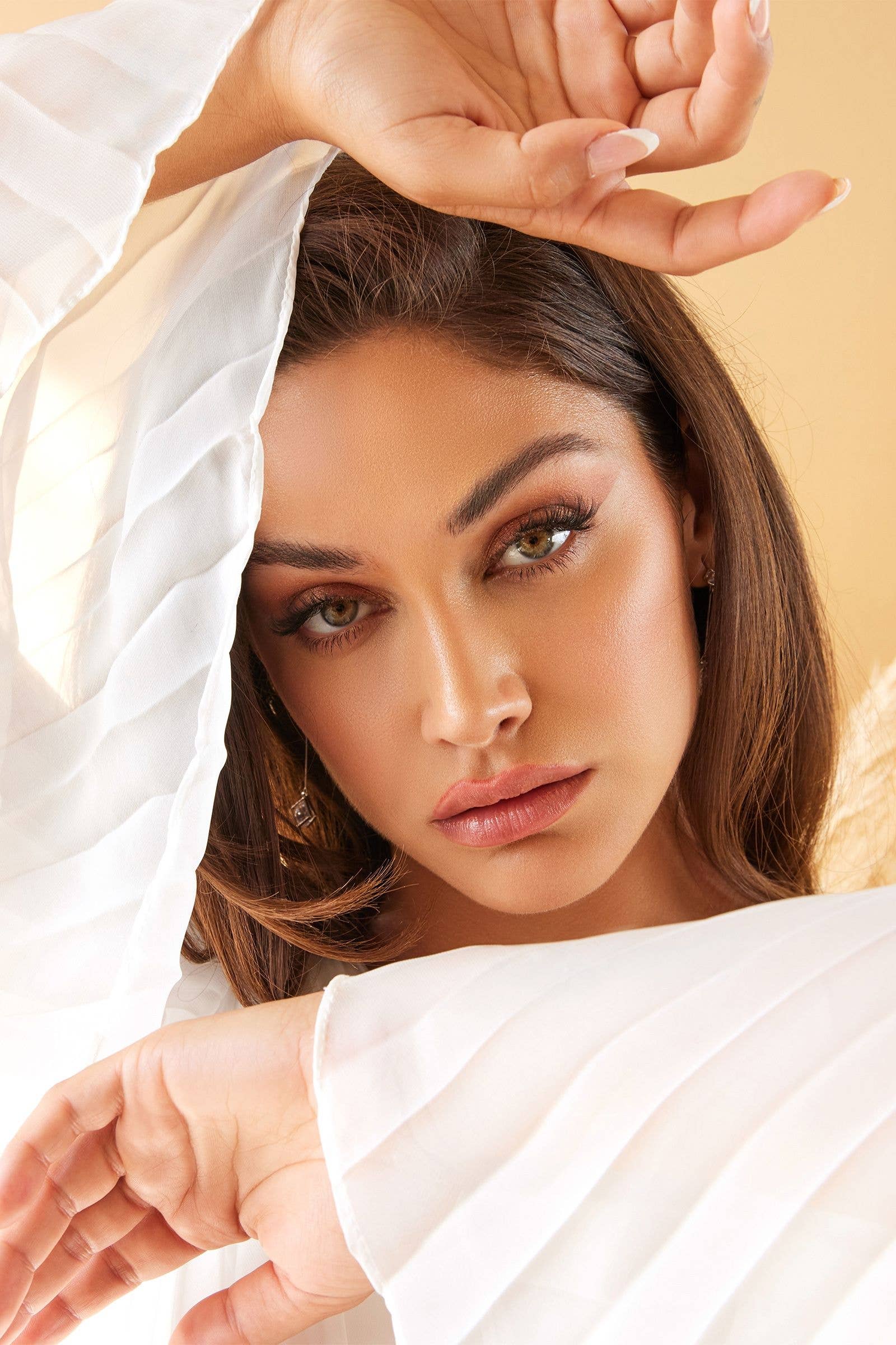 Bianco Off Abito da sposa in chiffon pieghettato in vendita all'ingrosso su Faire3