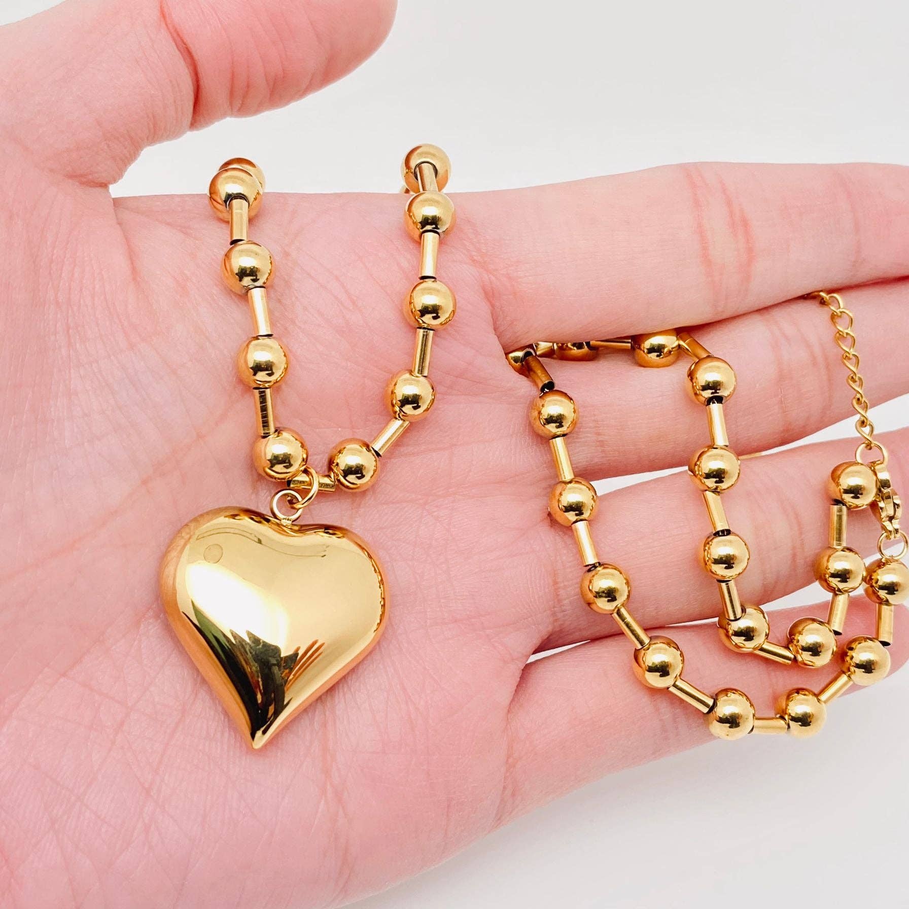 Mio Queena - Wholesale Pendant/Charm Necklace - Large Heart Charm18K Gold Plated Steel Necklace - FGS1