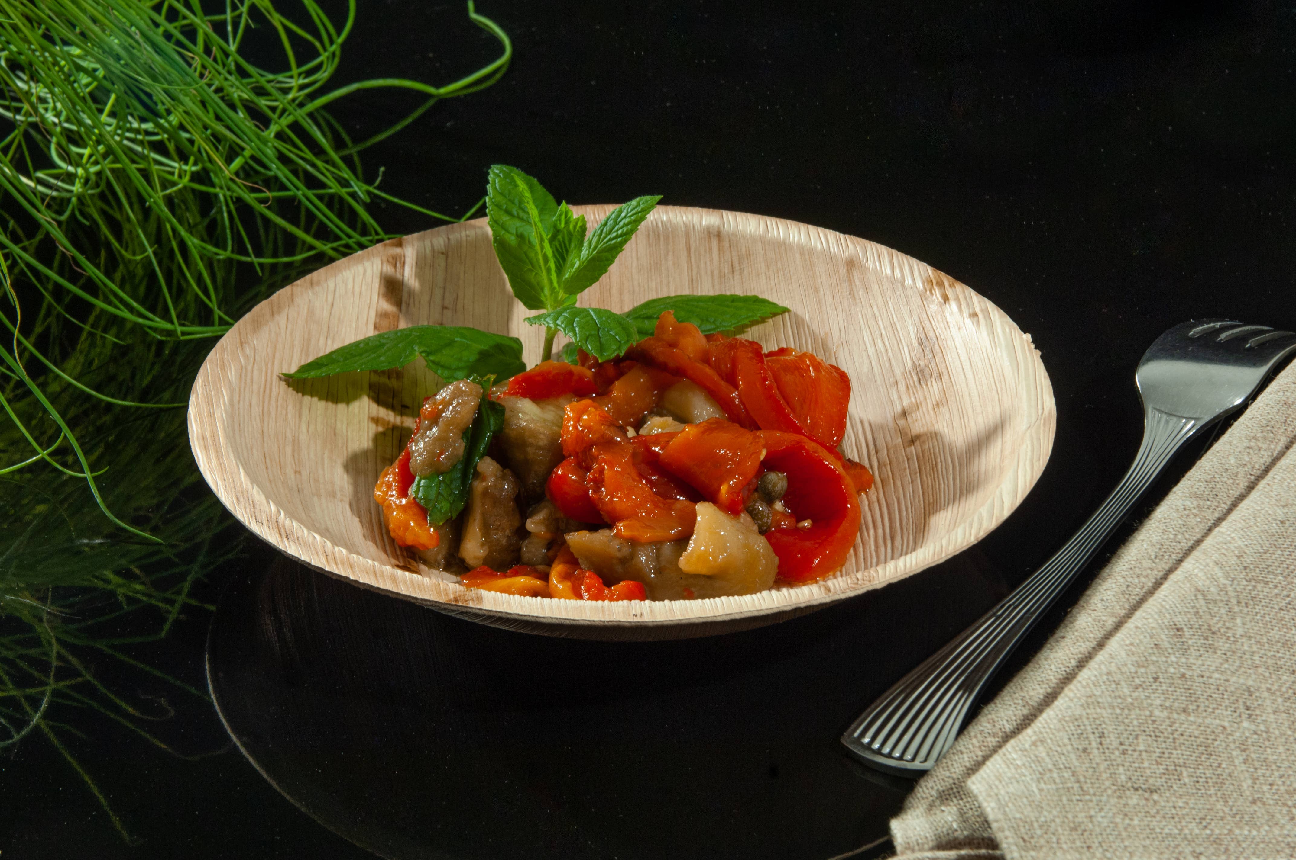 GNB S.r.l. (BioChic) - Wholesale Disposable Plate - Compostable disposable palm leaf plate Fondo 18cm2