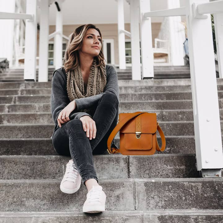 Bolso bandolera de cuero hecho a mano, bandolera de cuero unisex para venta al por mayor de DS Leather Studio