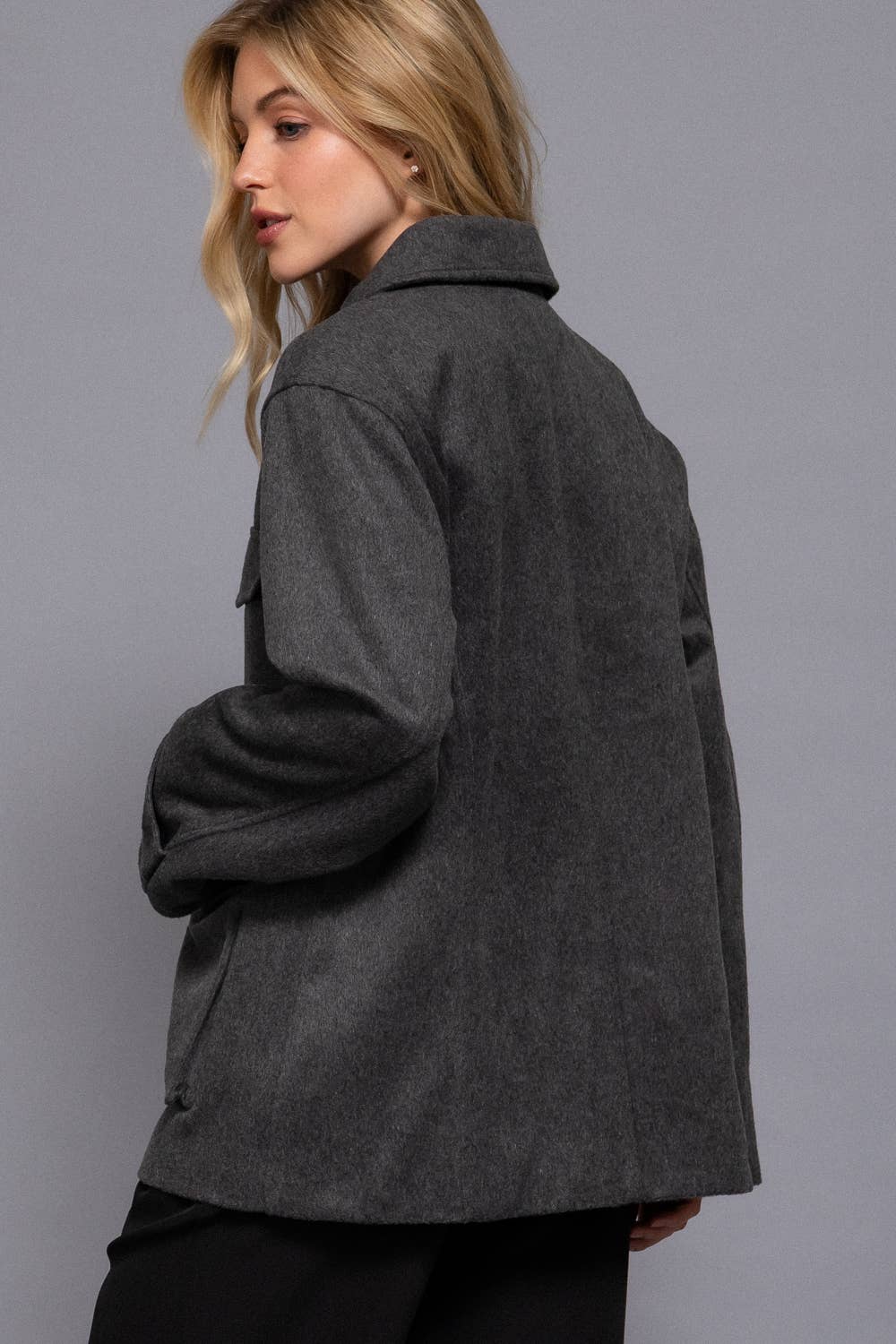 Active Basic | Active USA - Vente Manteau – femme - Manteau en feutre doux à manches longues avec boutons dissimulés à l'avant et rabat1