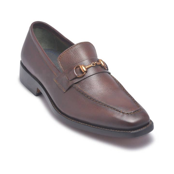 Mocasines de hombre marrones de cuero genuino con adorno dorado. para venta al por mayor de Leather Skin Shop