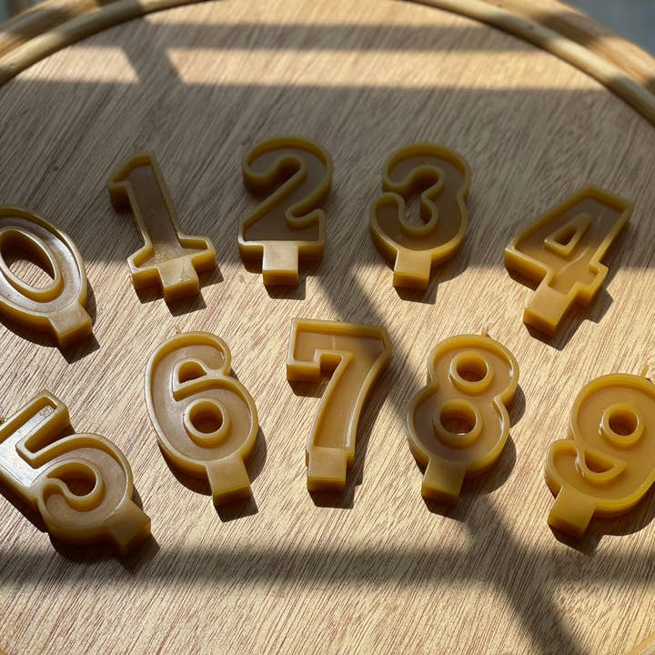 Bivax födelsedagsljus för wholesale av Good Deeds Market