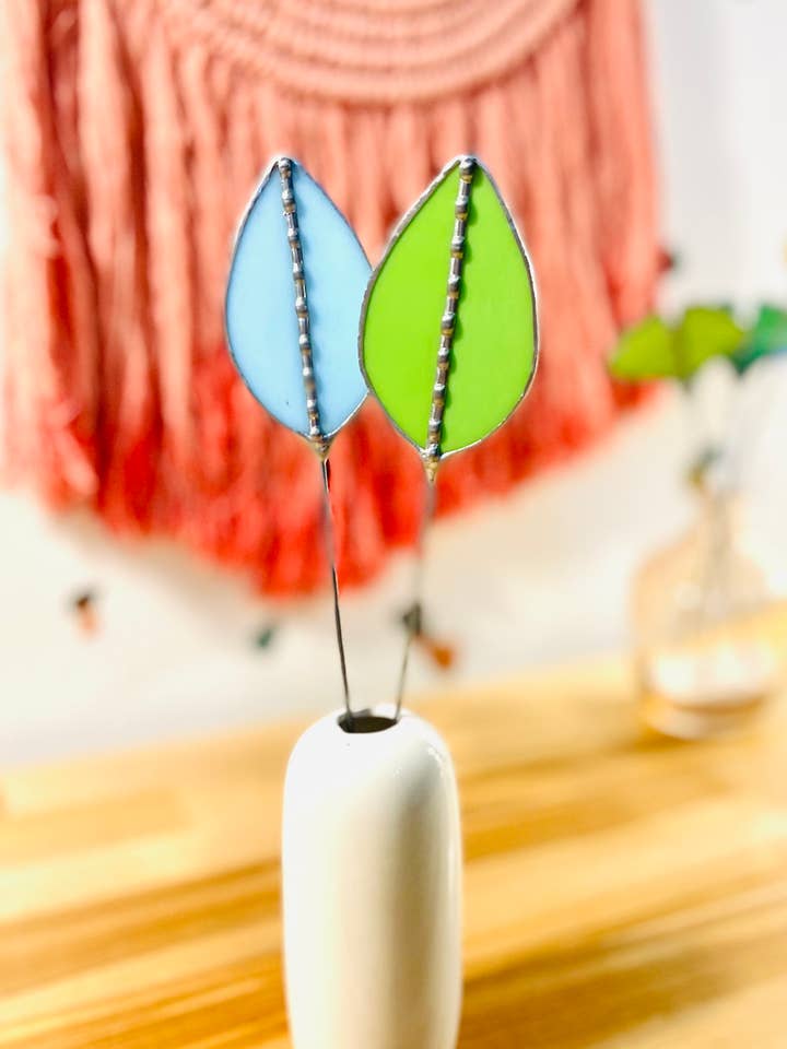 Tige de feuille en verre modifié pour la vente par Samara Designs Studio