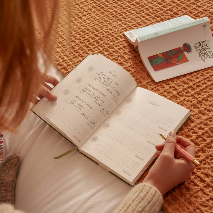Papier - Wholesale Journal/Diary - Nose In a Book A5 Hardcover Guided Reading Journal