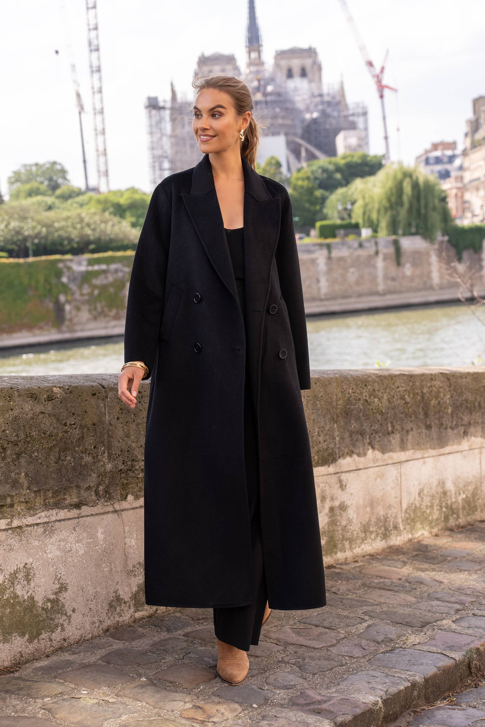 Attentif Paris – Großhandel Mantel - Damen – Extra langer, handgenähter Oversize-Mantel aus Wollmischung19