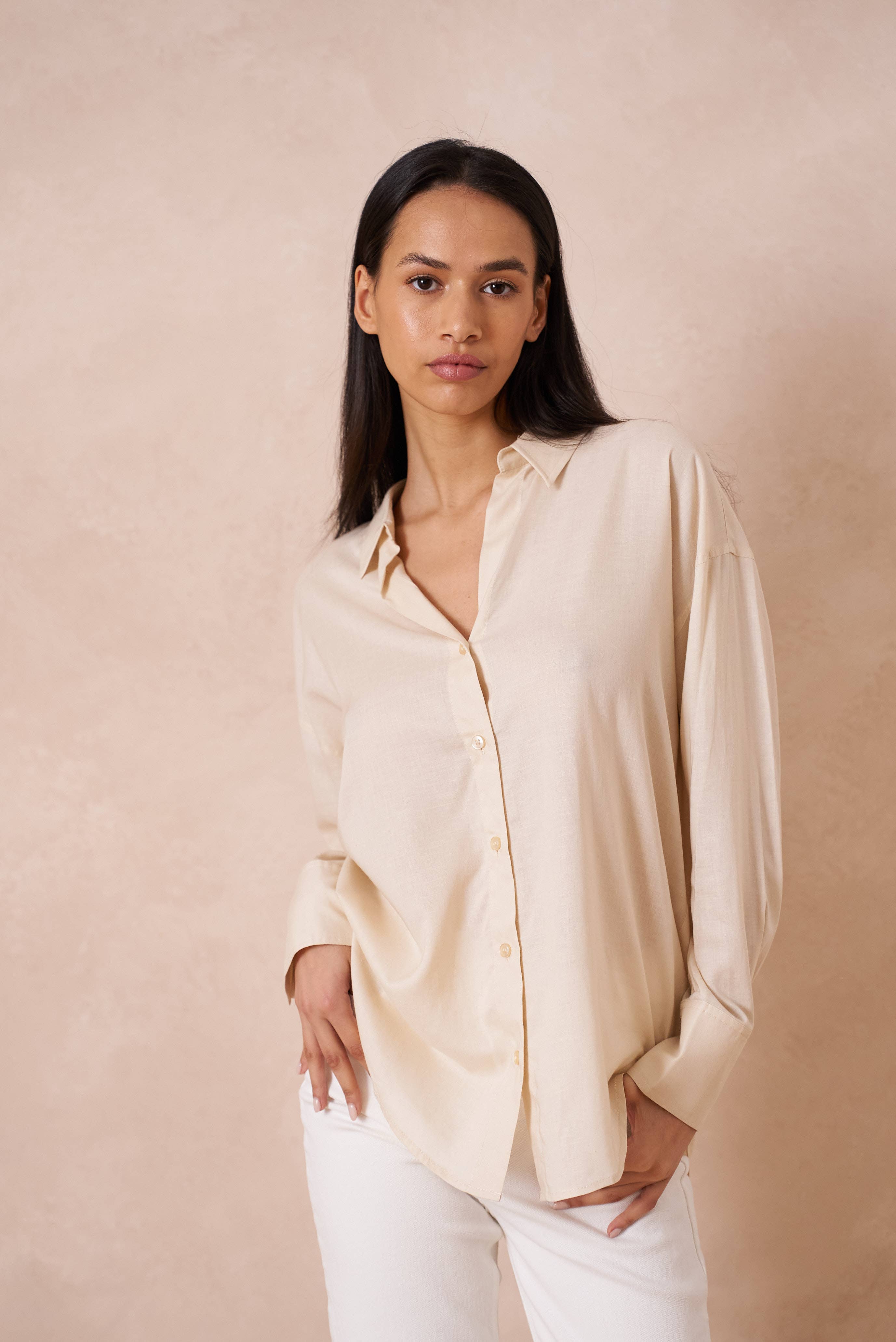 Attentif Paris - Vente Chemise à col boutonné – femme - Chemise unie avec col à revers avec du lin15