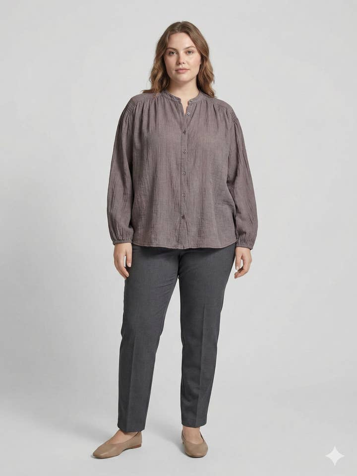 Stora storlekar - Flytande skjorta med ballongärmar för wholesale av C'MELODIE