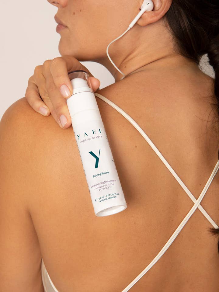 Y - Crema viso idratante per la vendita all'ingrosso da parte di YA.BE