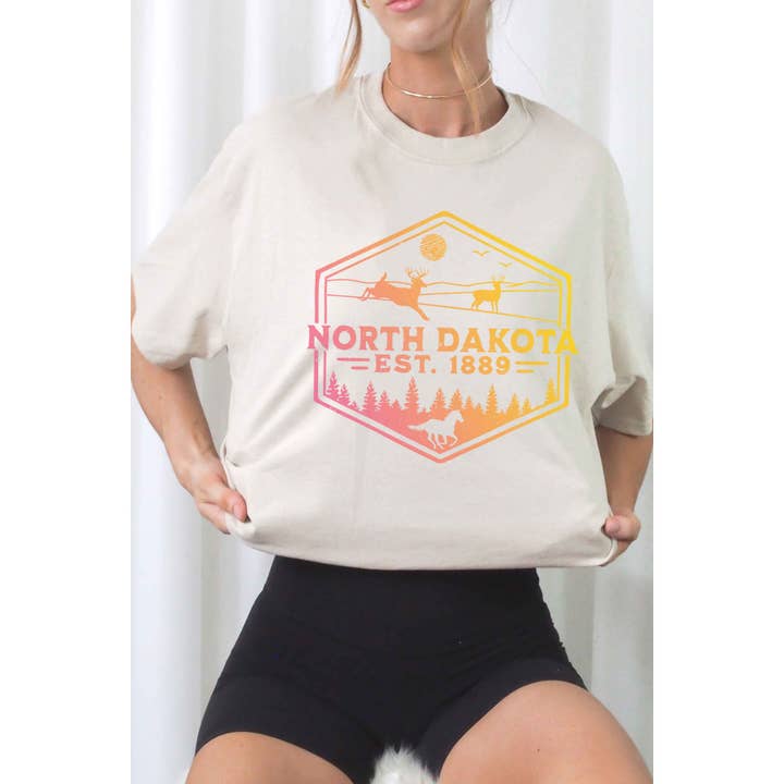 Maglietta grafica oversize NORTH DAKOTA 1889 per la vendita all'ingrosso da parte di A. BLUSH CO