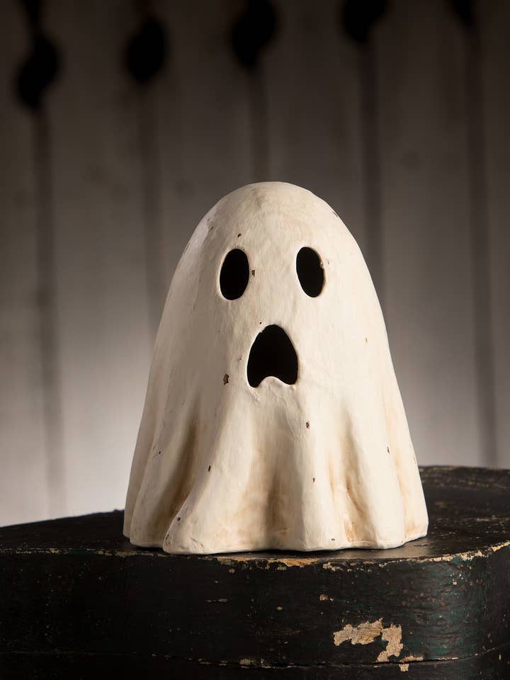 Luminaire Scared Ghost en papier mâché de taille moyenne pour la vente par Bethany Lowe Designs