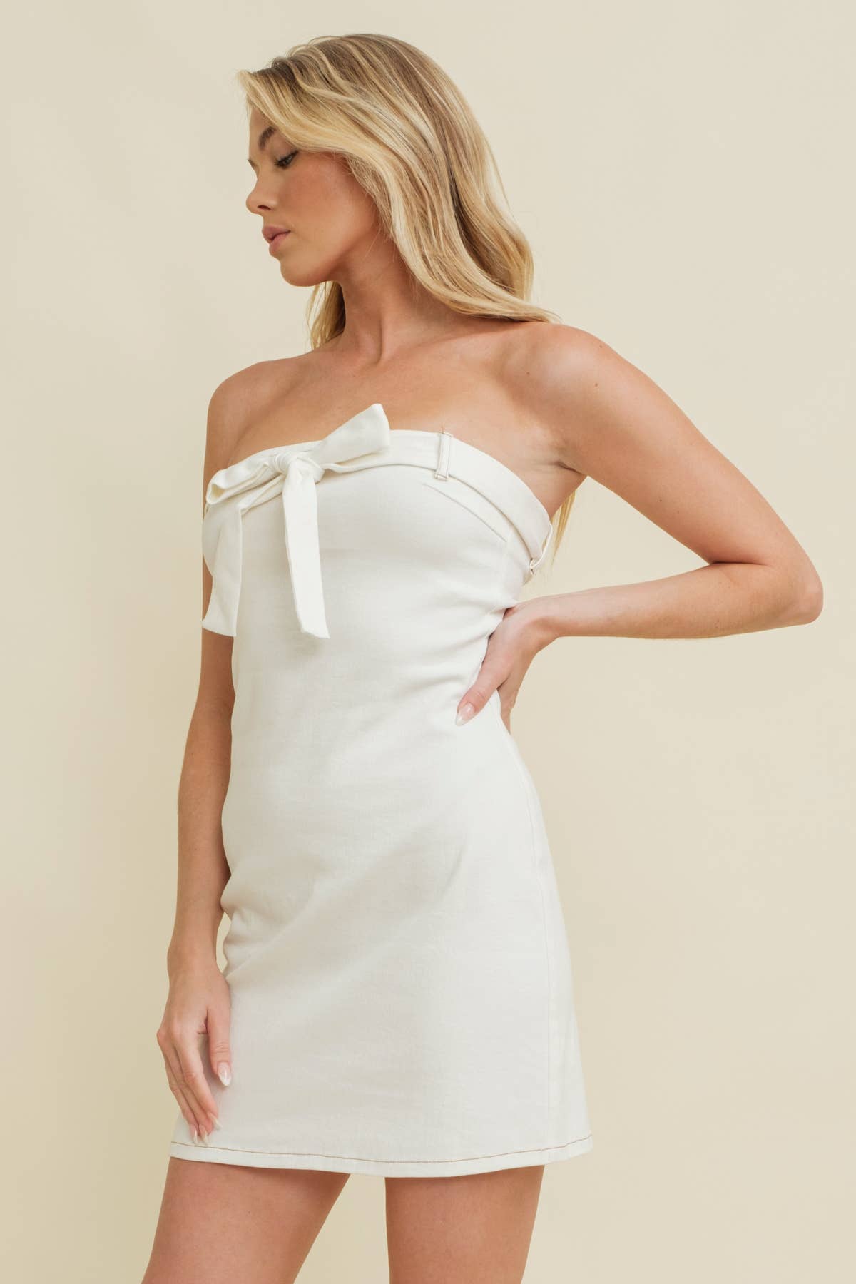 Cloud Ten – Engroshandel Kjole - Dame – Cloud Ten stropløs denim minikjole med sløjfedetalje10