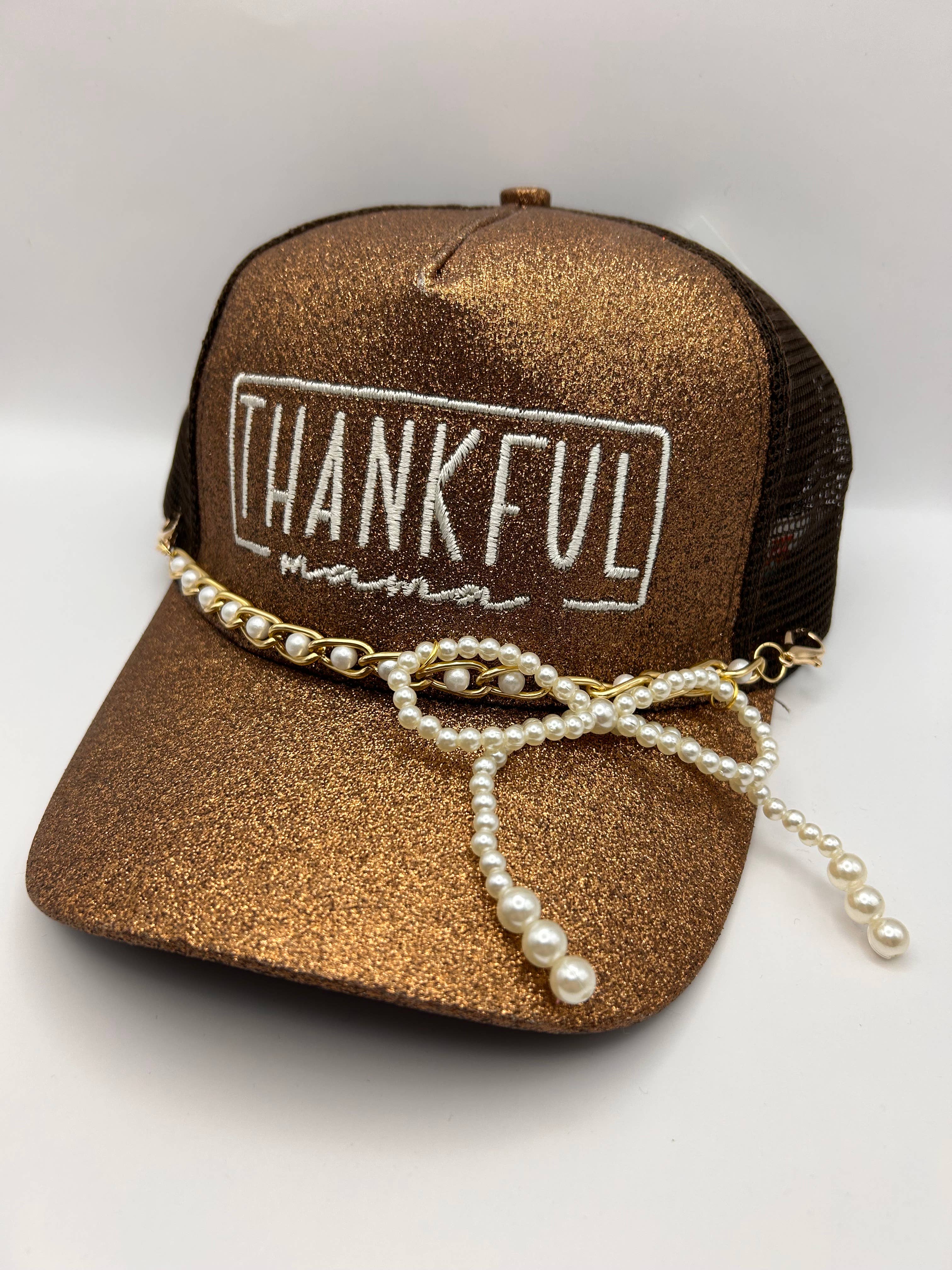 Vibes Hat Company - Wholesale Hoedaccessoires - Dames - Pearl Bow ketting voor truckerpet | Hoedenhouder | Pet sieraden | Truckerpet6