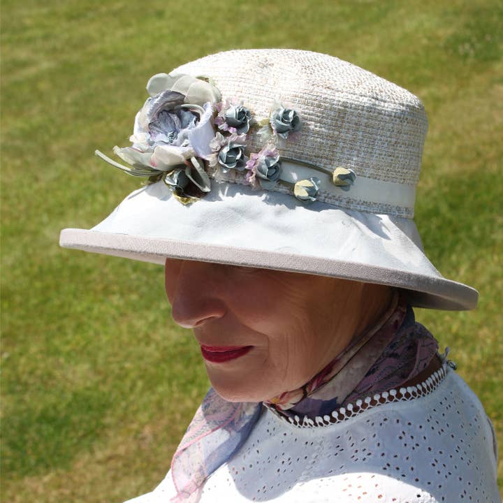 Vintage tyg blommig hatt med blå blomma för wholesale av Proppa Toppa Hats