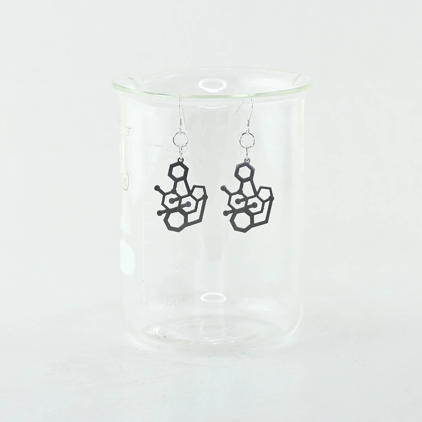 Sorcery Science – Großhandel Ohrhänger – Strychnin Poison Molecule Ohrringe