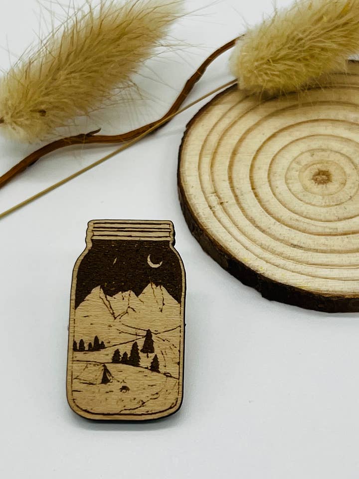 Broche en bois de camping pour la vente par Blossom Hill Customs