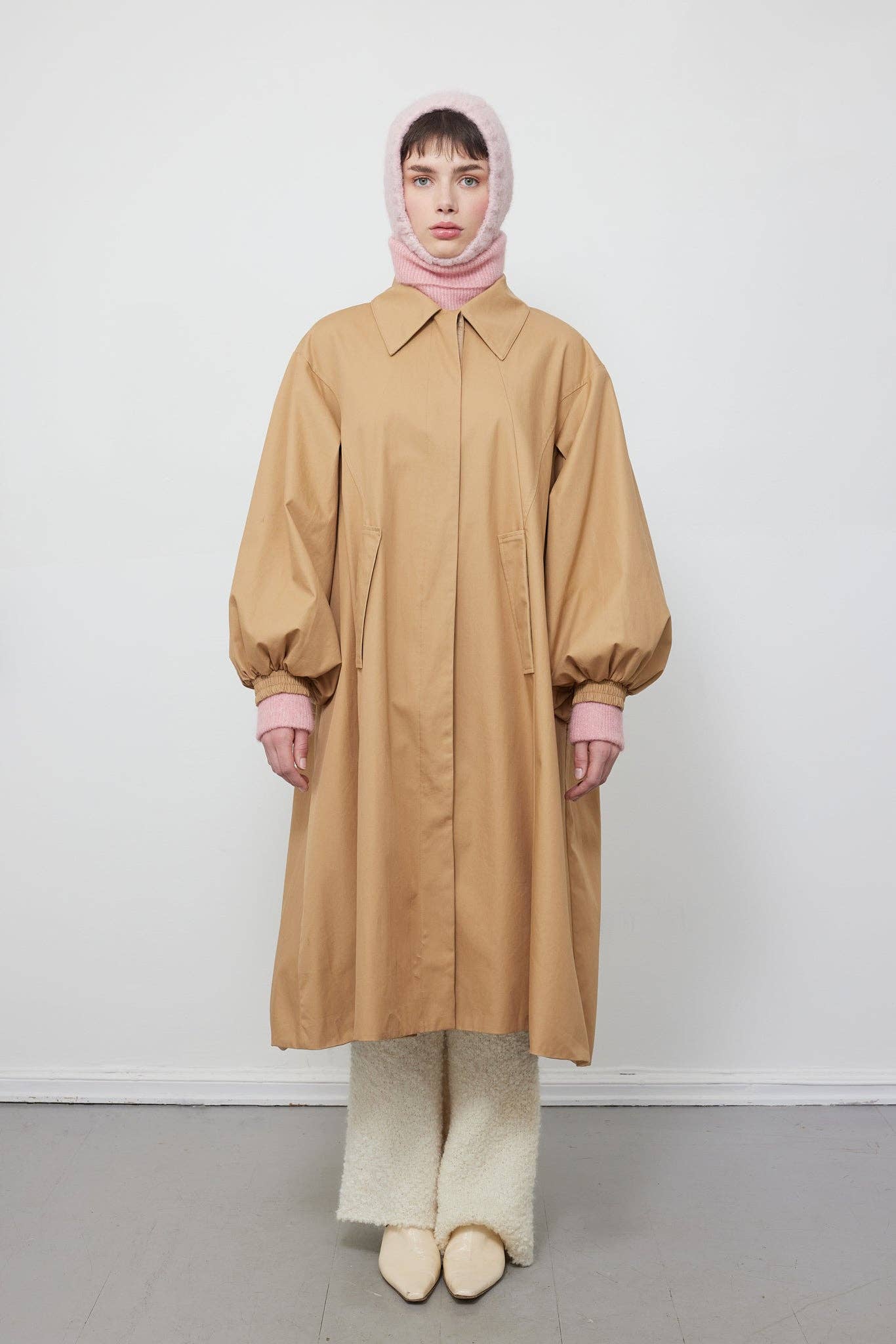 Sand Flekkpetrell mac coat for wholesale on Faire2