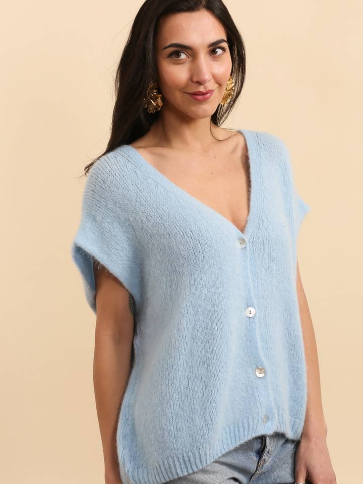 NAÏS PARIS - Wholesale Cardigan - Women's - SLEEVELESS V-NECK BUTTONED CARDIGAN IN BABY ALPACA