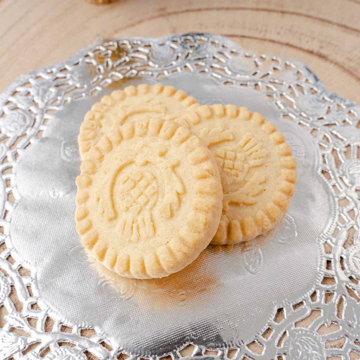 Round Lace Metallic Paper Doilies 12" - Set of 100 - Silver for wholesale on Faire6