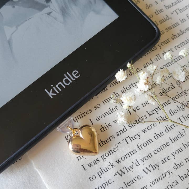 Bookish Heaux - Wholesale Individual charm/pendant - Gold Kindle Accessory Dust Plug Charms USB Type C 1