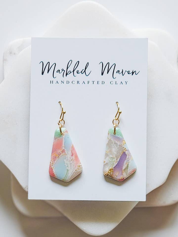 Pendentifs arc-en-ciel pastel pour la vente par Marbled Maven