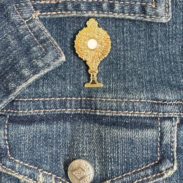 Saintly Society - Wholesale Lapel Pin/Button - Blessed Sacrament Enamel Pin