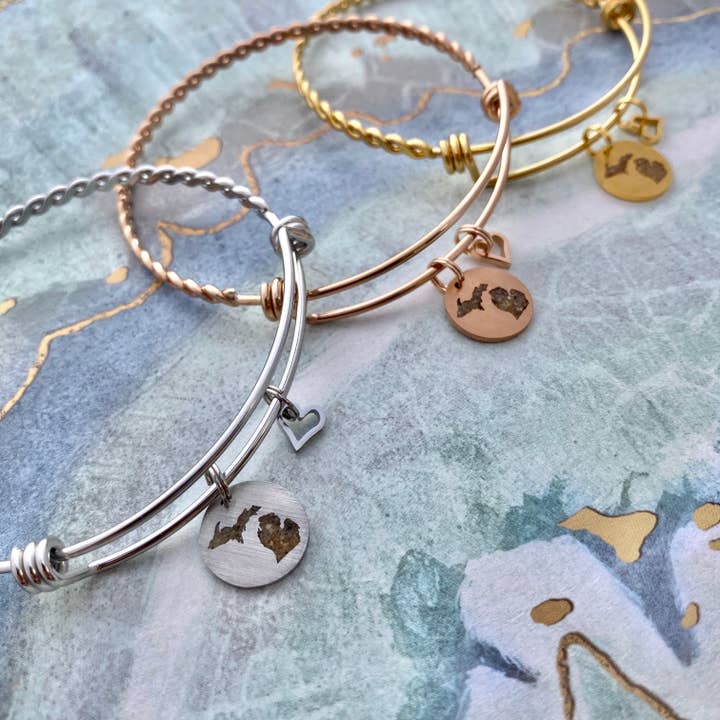 Bracelet extensible découpé au sable du Michigan pour la vente par My Captured Journey