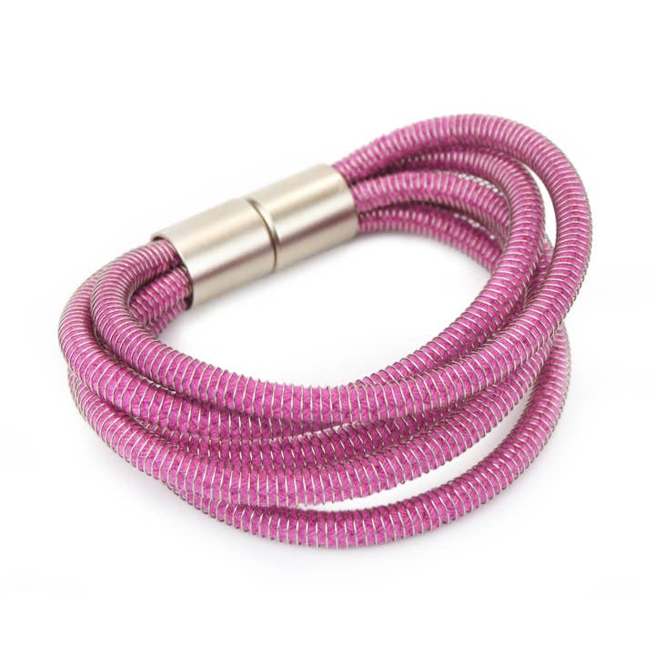 Bracelet Orly Fushia pour la vente par Industrial Jewellery Ltd