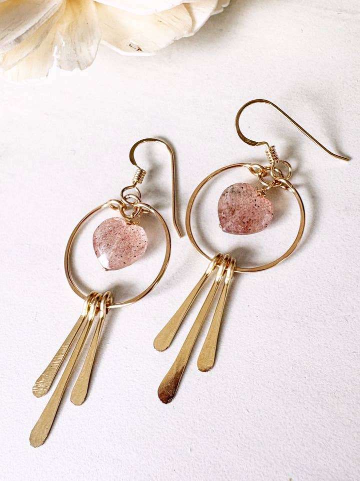 Jordbærkvarts Hjerte Tredobbelt Frynse | Valentinsdag for engroshandel hos Quinn Sharp Handmade