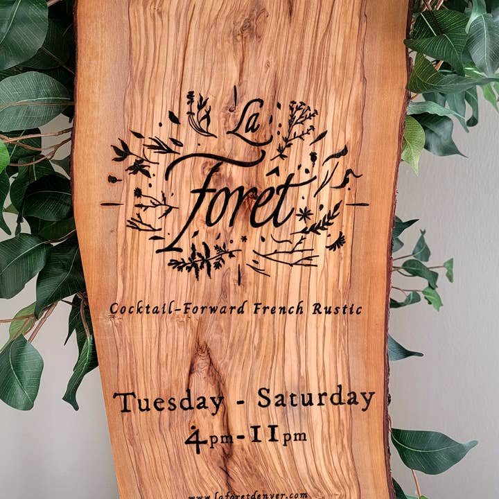 Karmic Creations - Venta al por mayor Tablas de quesos - Tabla de quesos de madera de olivo Live Edge extra grande de 24 pulgadas5