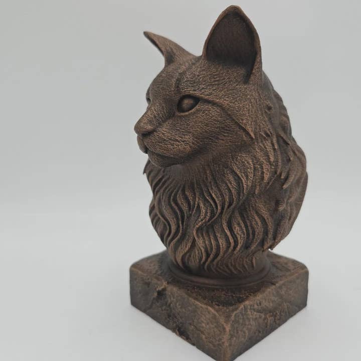 Büste einer Maine-Coon-Katze – Wohnaccessoire für Katzenliebhaber, handbemaltes Ornament für den Großhandel von 3DijkstraFinds