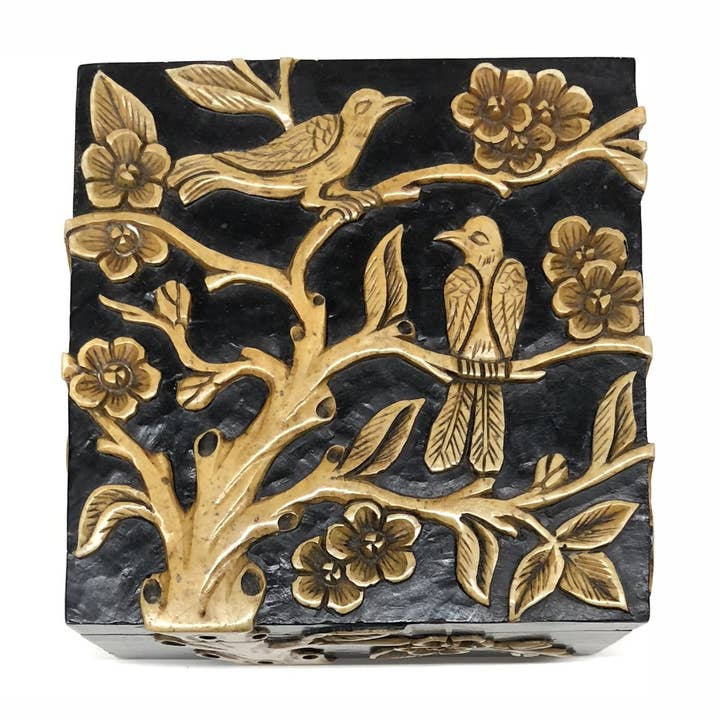 Birds in Flowering Tree - Boîte de décoration carrée en pierre à savon pour la vente par The Niger Bend