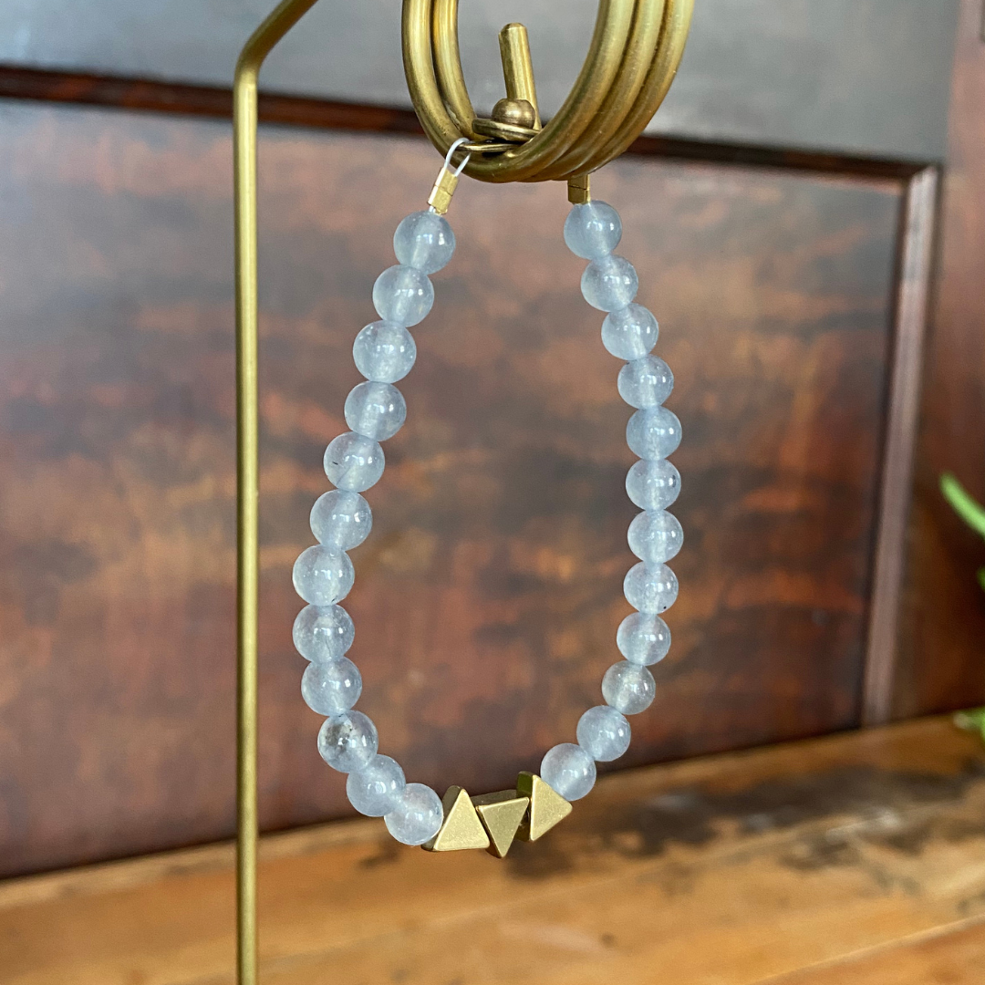 Seeds – Großhandel Perlenarmband – Duluth Armband | Halbedelsteinperlen | Dreiecke aus Messing21