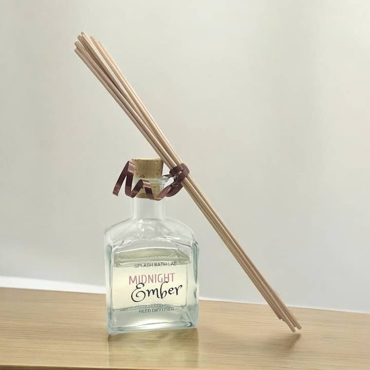 Diffuseurs à roseaux Minuit Braises pour la vente par Splash Bath Lab