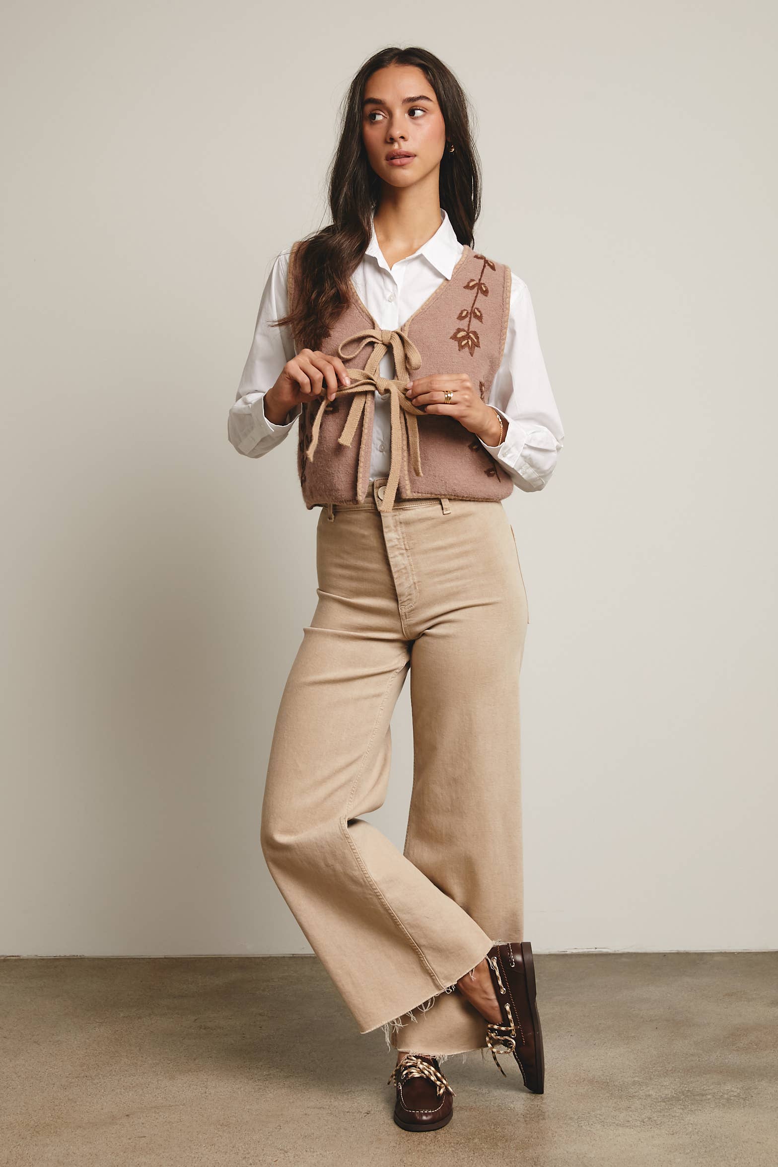 Forte - Wholesale Vest - Dames - Gebreid Vest met Bloemenprint en Striksluiting FSW000625