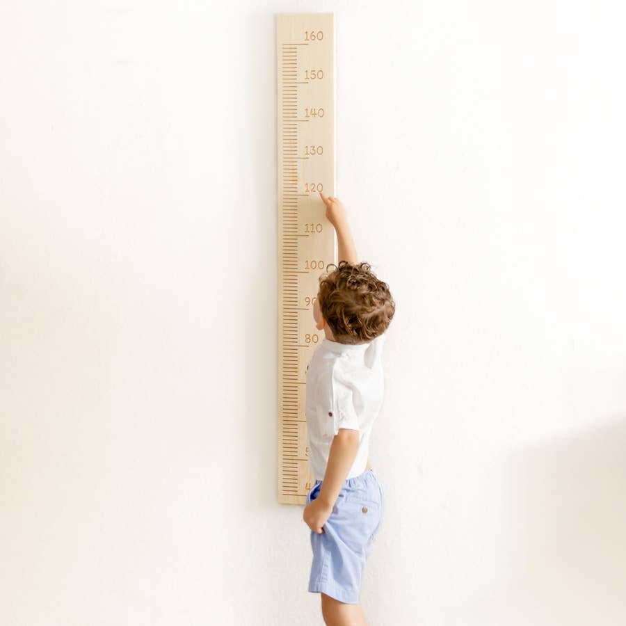 Escalón Montessori madera y blanco - MamáLuz