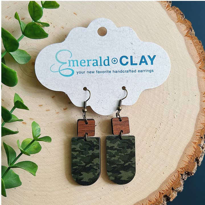 Arch Drop Wood Oorbellen voor wholesale door Emerald and Clay