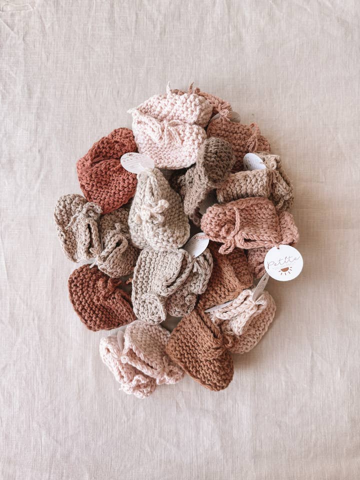 PETITE EvelinaApparel – Engroshandel Støvletter - Baby – GRAB BAG/Håndstrikkede babystøvler