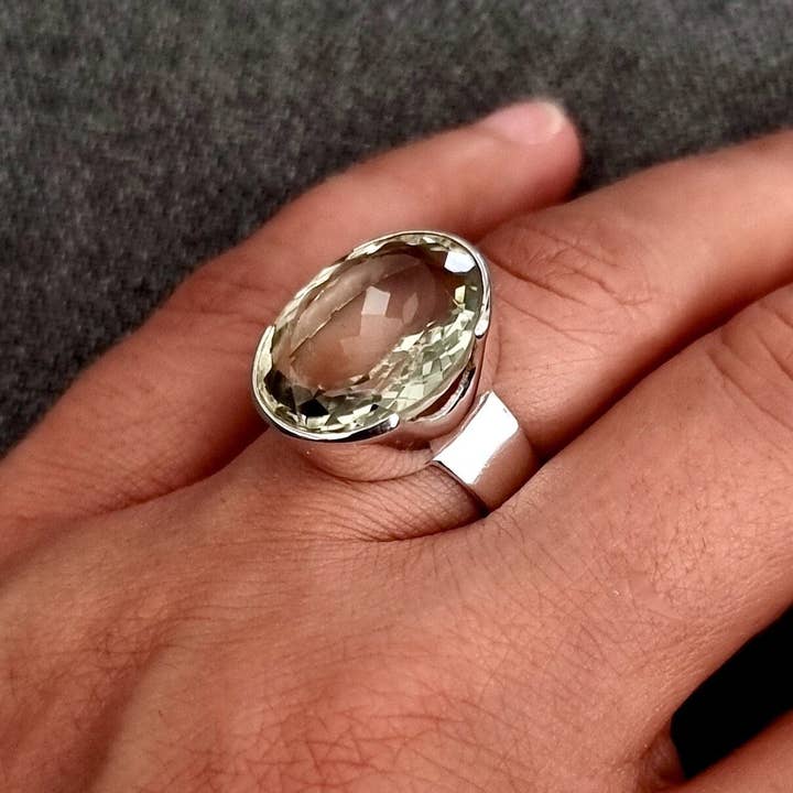 Mistry Gems – Großhandel Cocktail-/Statement-Ring – Designer Großer Ovaler Grüner Amethyst-Ring |925 Sterlingsilber, R1101