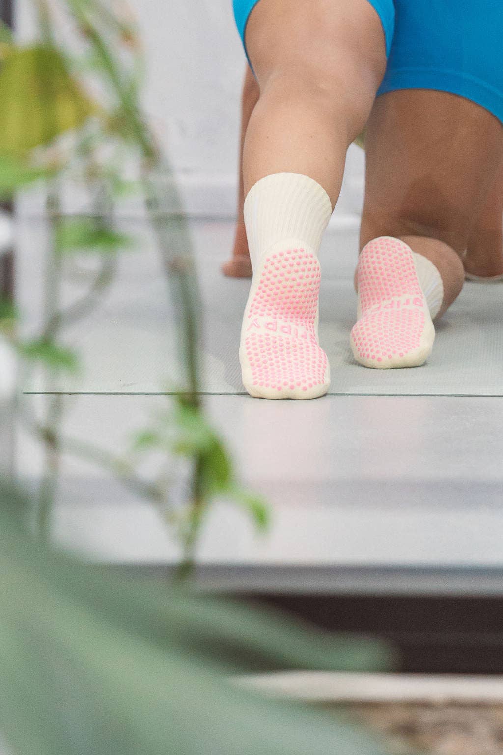 Grippy - Wholesale Socks – Women's - Sidestripe2