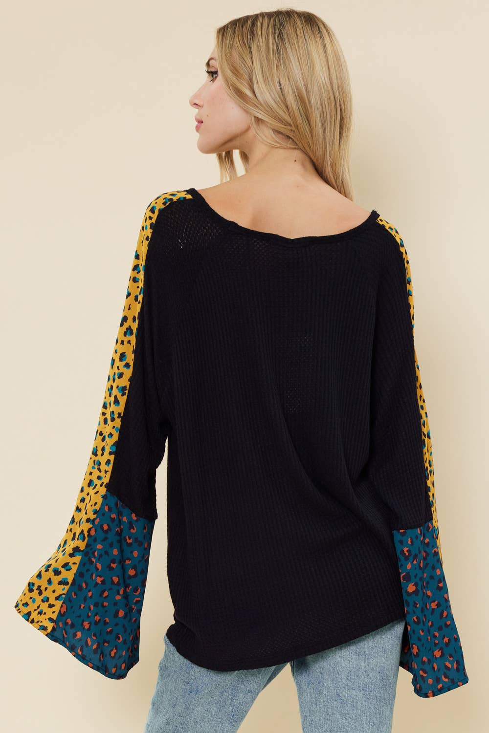 FSL Apparel – wholesale Tunic – Women’s – ST6590 - Bell sleeve top with color contrast leopard print10