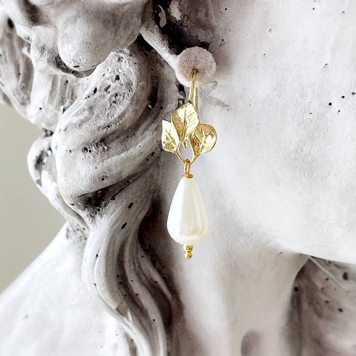 Pearl and Ivy Studio - Wholesale Dangle Earrings - Brass flower earrings faux pearl - small Orchid Drops5