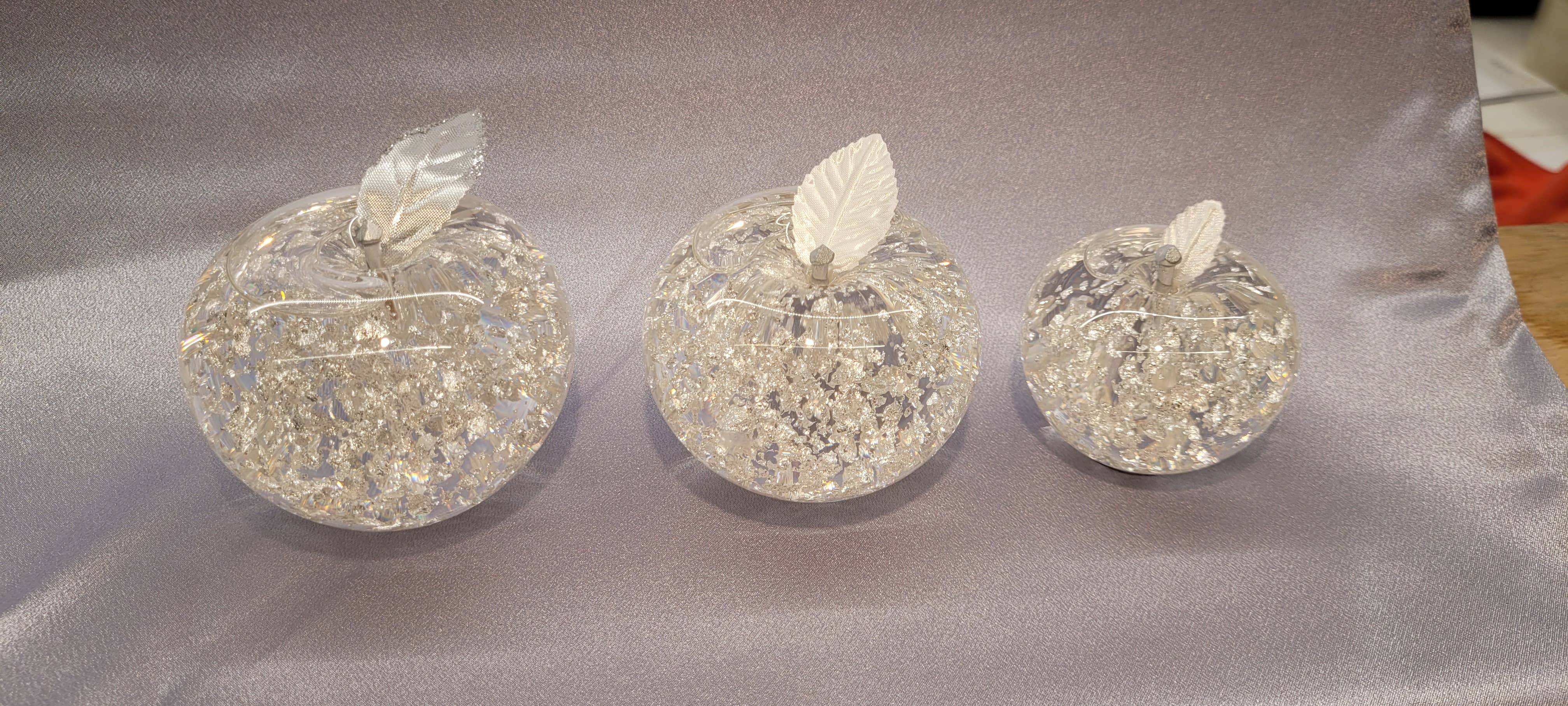 Goldenflow Studios - Vente Boule à neige -  Boules à neige Apple1