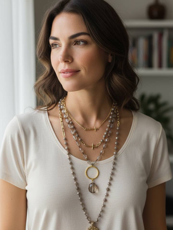 Conjunto de três colares individuais em camadas em marfim e ouro por atacado de Ava Capri