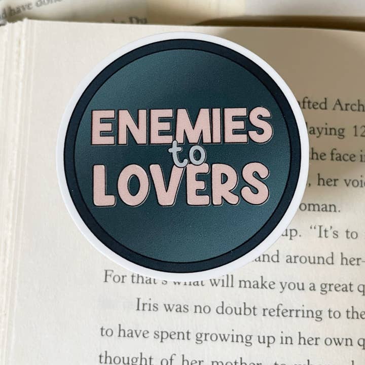 Enemies to Lovers, Tropenaufkleber in Buchform für den Großhandel von The Peachy Polka Dot