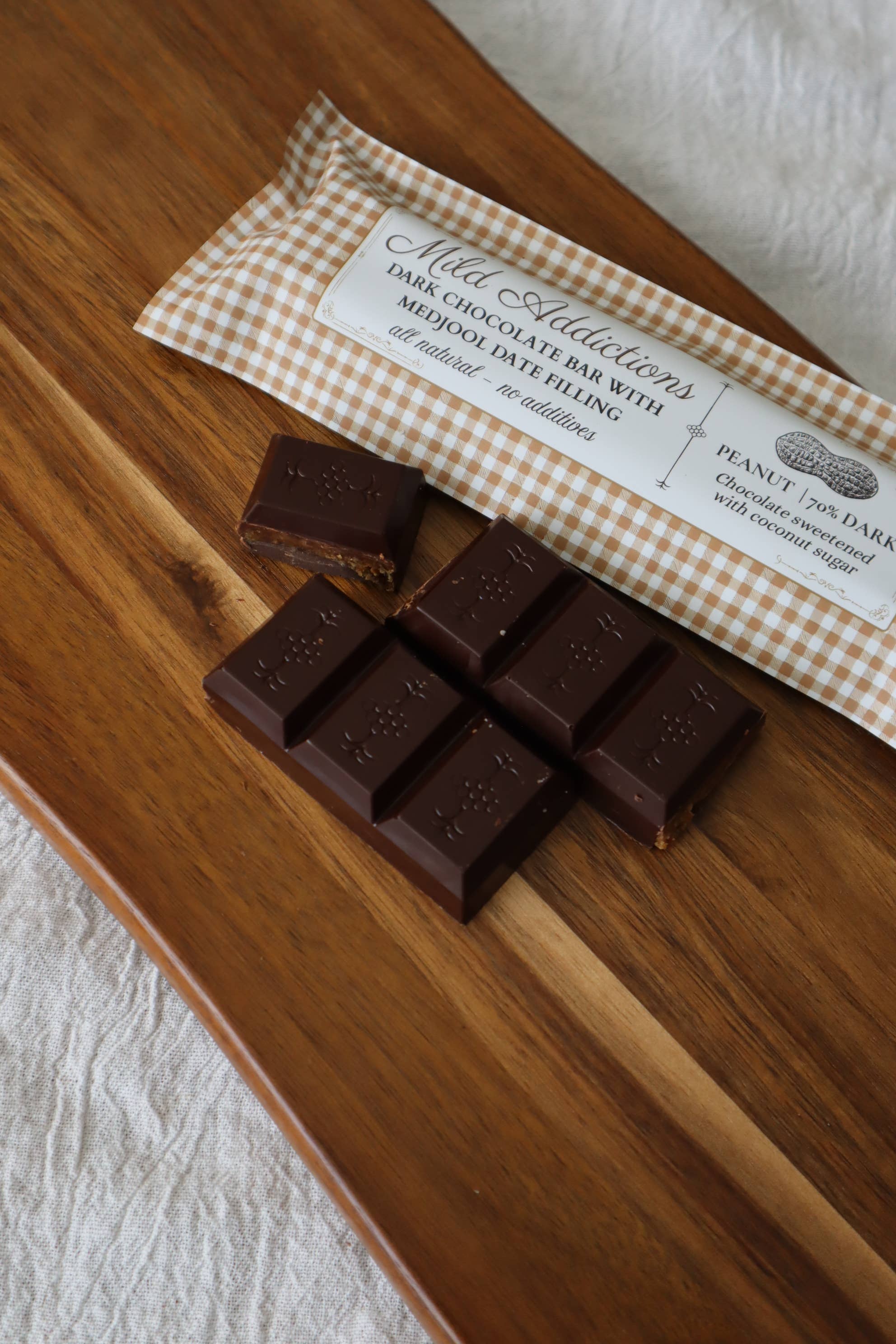 Mild Addictions - Vendita all'ingrosso Barretta di cioccolato - Barretta di Cioccolato Fondente con Ripieno di Arachidi e Datteri Medjool 4,2oz2