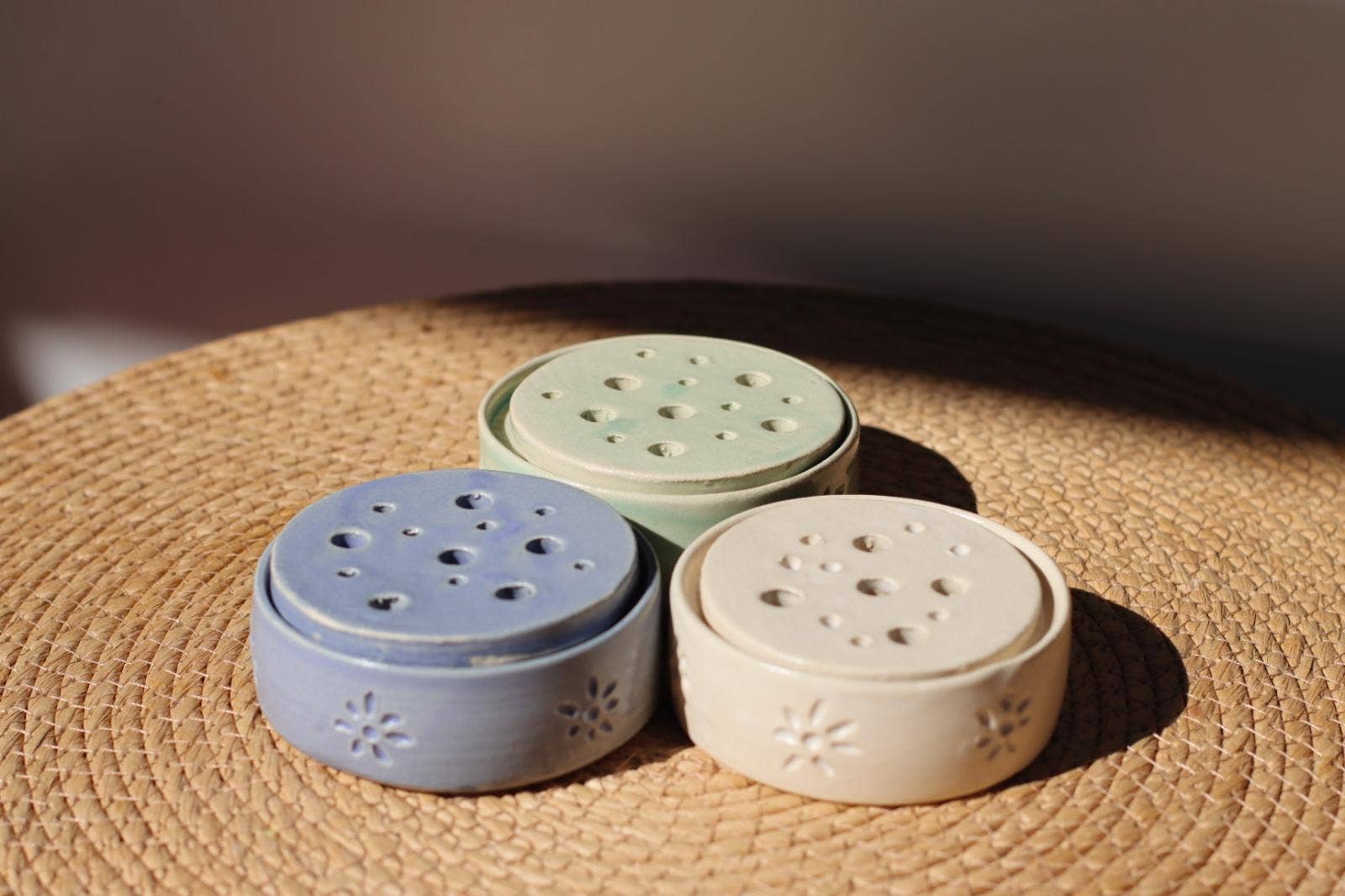 Anna Ceramica - Venta al por mayor Platitos para jabón de baño - Set de jabonera, plato y vasito para el baño10