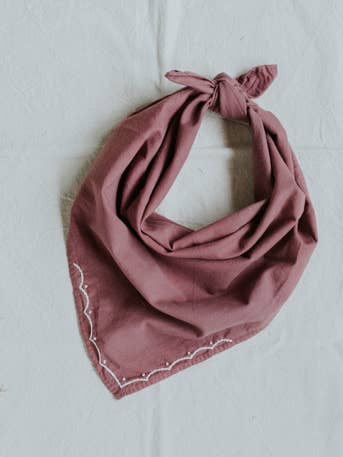 Håndbroderet RETRO bomuldsbandana, håndfarvet for engroshandel hos Eloise et moi